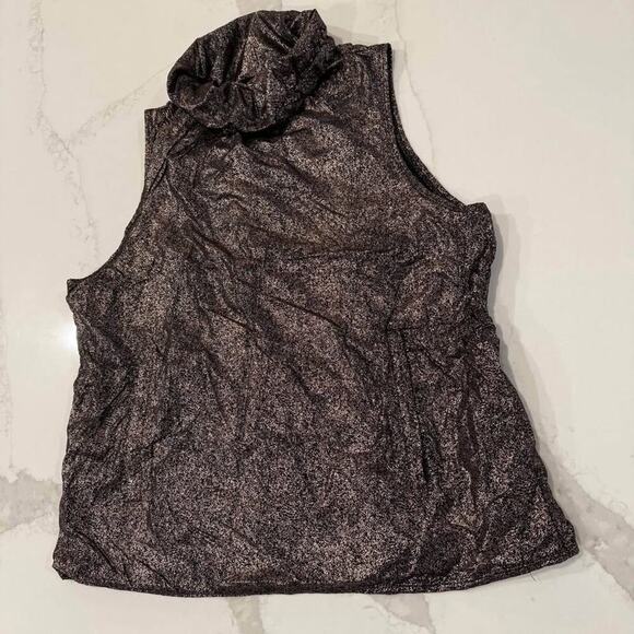 Fabletics Liora Cowl Neck Ripstop Pullover Vest Womens Large Black/Gold Metallic - Picture 2 of 7